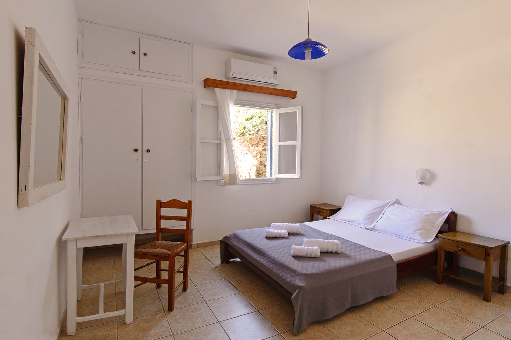 perigiali-folegandros-economy-double-room-03-02